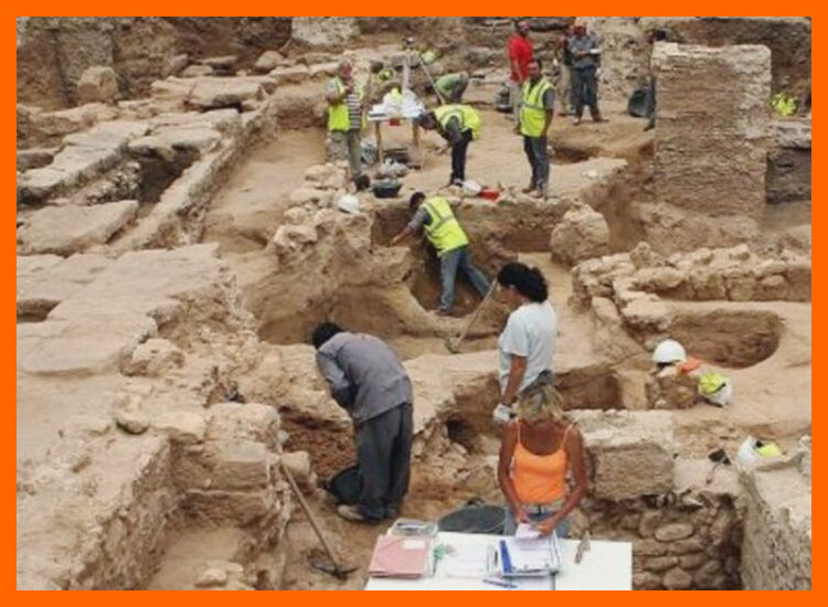 ¿Qué metodologías de excavación arqueológica son más efectivas para intervenir en el subsuelo complejo y estratificado de entornos urbanos contemporáneos?