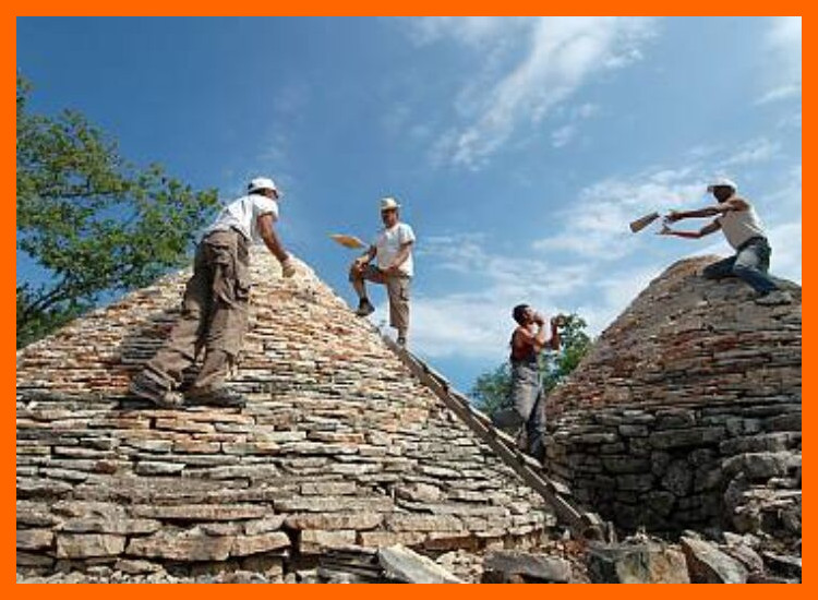 ¿Qué se considera 'patrimonio arqueológico inmaterial' dentro de las narrativas orales kichwas?